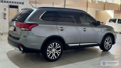 Mitsubishi Outlander - Foto 9