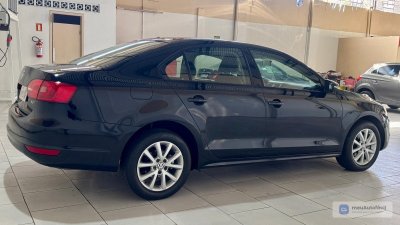 Volkswagen Jetta - Foto 2