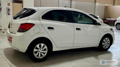 Chevrolet Onix - Foto 4