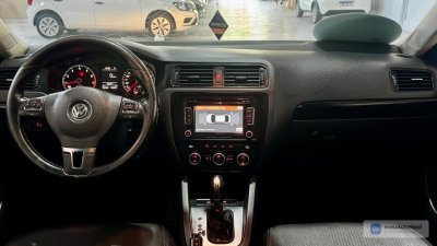 Volkswagen Jetta - Foto 13