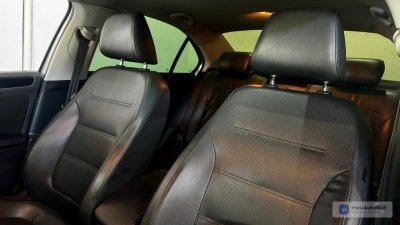 Volkswagen Jetta - Foto 10