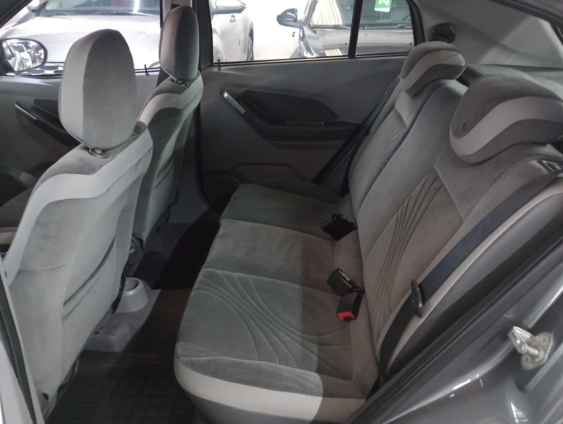 Chevrolet Agile - Foto 10